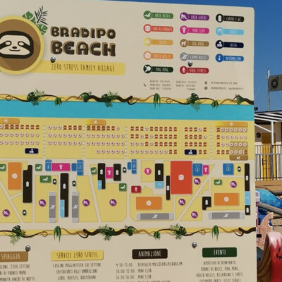 Il Bradipo Beach, stabilimento balneare convenzionato con l’Hotel Andrea’s. Ingresso del Bradipo Beach sulla spiaggia di Marebello a Rimini